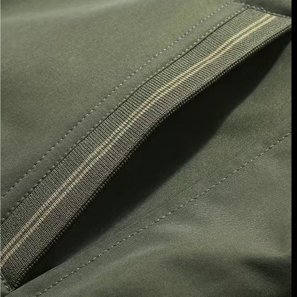 Army Green Bomber Jacket, Men’s size Small! Like New - Picture 10 of 10